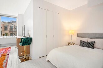 425 E 13th St in New York, NY - Building Photo - Building Photo