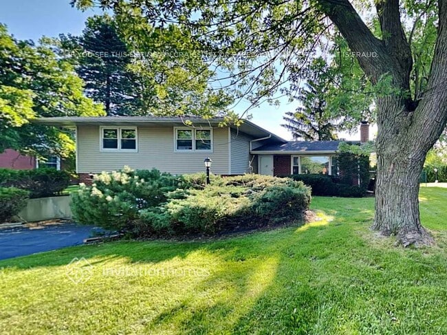 property at 2833 Briarwood Dr E
