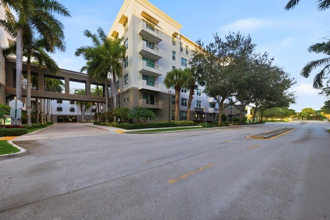 2421 NE 65th St in Fort Lauderdale, FL - Building Photo - Building Photo