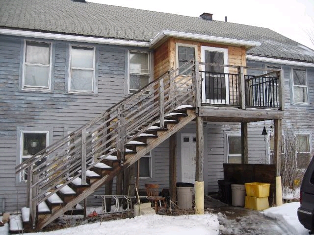 55 Village St in Vernon, CT - Foto de edificio