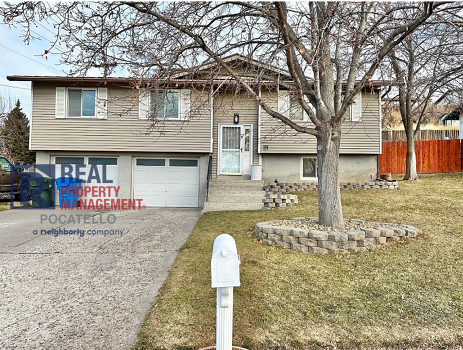 1920 Syringa St in Pocatello, ID - Building Photo