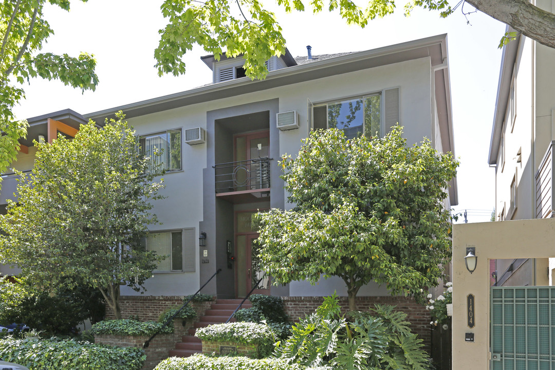 Moore Manor in Sacramento, CA - Foto de edificio