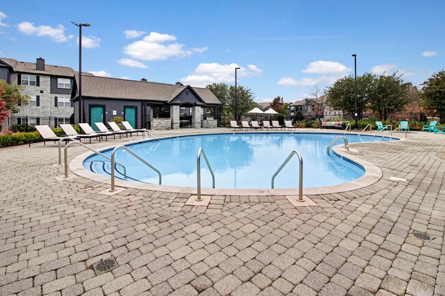 Stoneridge Farms at the Hunt Club Apartments