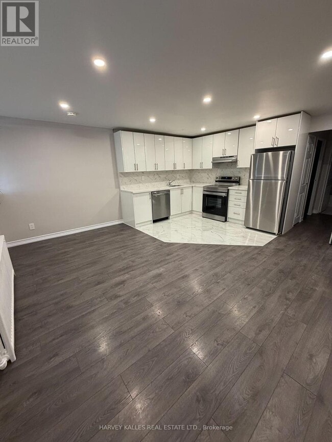 180 Vaughan Rd in Toronto, ON - Building Photo - Building Photo