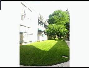 8601 International Ave-Unit -274 in Los Angeles, CA - Foto de edificio - Building Photo