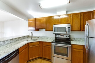 5837 Norham Dr in Alexandria, VA - Building Photo - Building Photo