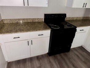 5405 Suez St, Unit 1 in Houston, TX - Foto de edificio - Building Photo