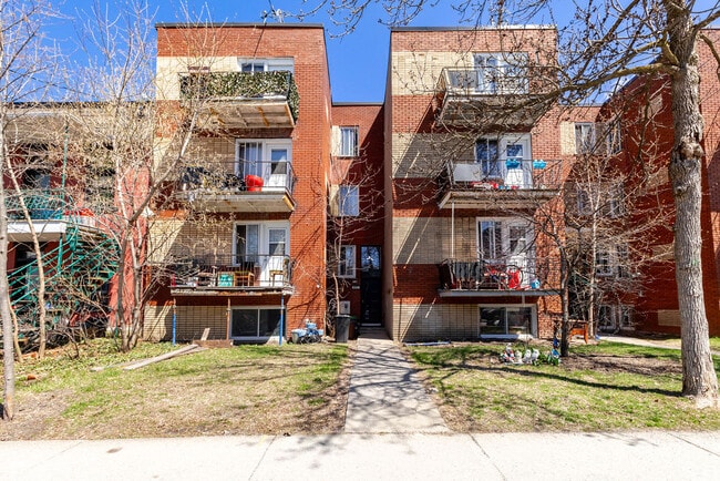 6305 De La Roche