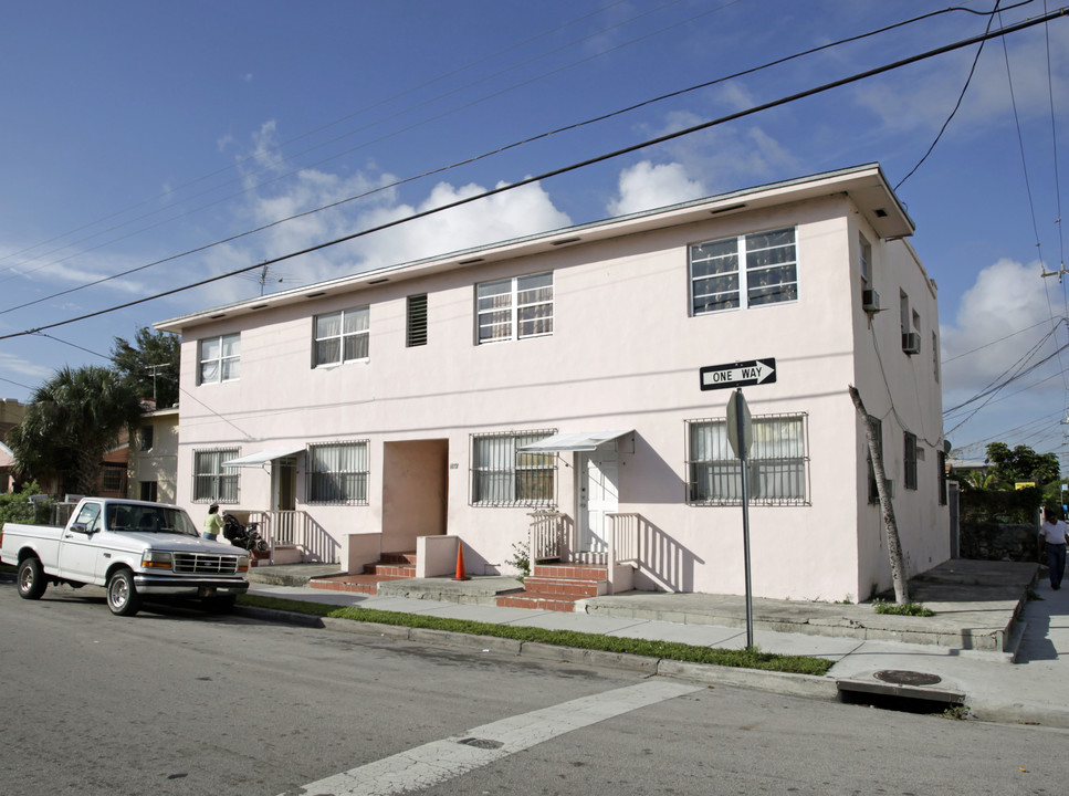 402 SW 13th Ave in Miami, FL - Building Photo