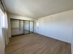 5400 Lindley Ave, Unit 208 in Encino, CA - Building Photo - Building Photo