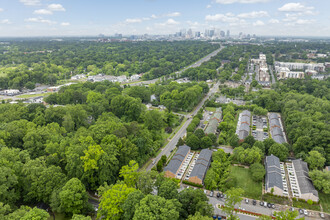 Williamsburg on Commonwealth in Charlotte, NC - Building Photo - Building Photo