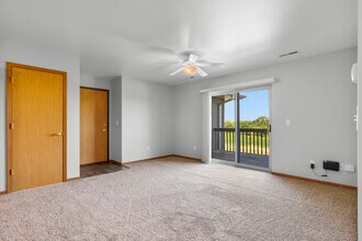 River Ridge 2301-2325 University Drive in Muscatine, IA - Foto de edificio - Building Photo