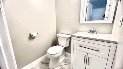 16 Maple St in Vernon, CT - Building Photo - Building Photo