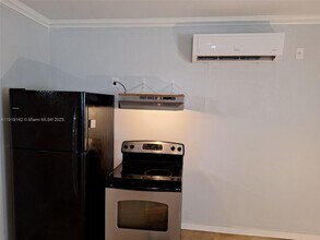 2199 NE 182nd St in North Miami Beach, FL - Foto de edificio - Building Photo