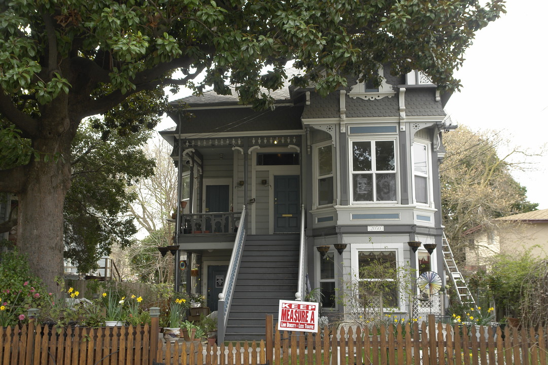 2050 Eagle Ave in Alameda, CA - Foto de edificio