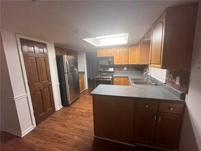 571 Aberdeen Dr in Stone Mountain, GA - Foto de edificio - Building Photo