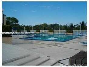 14321 N Kendall Dr in Miami, FL - Building Photo - Building Photo