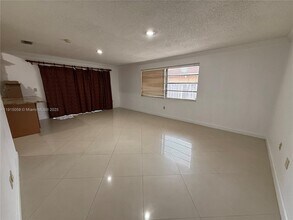 14381 SW 19 Terrace in Miami, FL - Building Photo - Building Photo