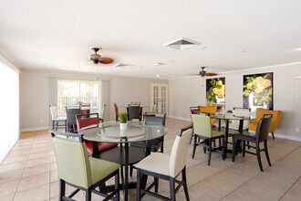 Peppertree Village Apartments in Lakeland, FL - Building Photo - Building Photo