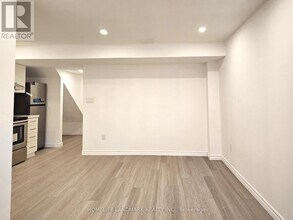 9 Frisinger Ln in Markham, ON - Building Photo - Building Photo