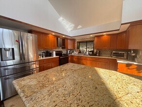 1055 Alewa Dr in Honolulu, HI - Building Photo - Building Photo