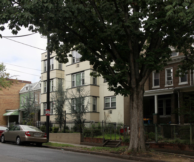 723 Longfellow St NW in Washington, DC - Building Photo - Building Photo