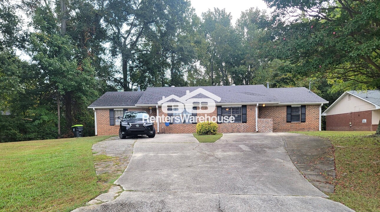 270 S Jeff Davis Dr in Fayetteville, GA - Building Photo