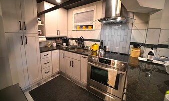 134 Fuller St, Unit B Apartamentos