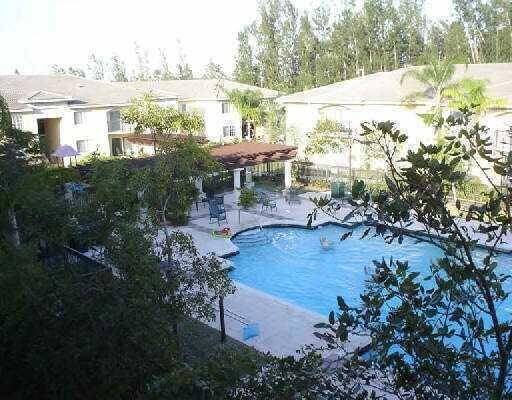 1700 Crestwood Ct S, Unit 1710 in Royal Palm Beach, FL - Building Photo