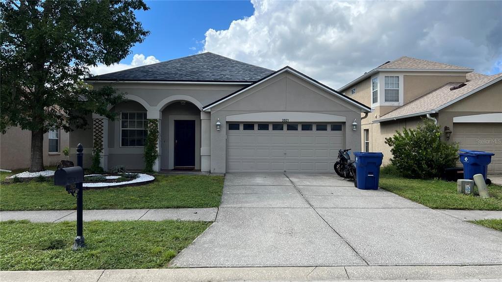 3921 Stornoway Dr in Land O Lakes, FL - Building Photo