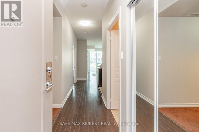 3525-3525 Kariya Dr in Mississauga, ON - Building Photo - Building Photo