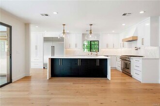 5406 Rhea Ave in Los Angeles, CA - Building Photo - Building Photo