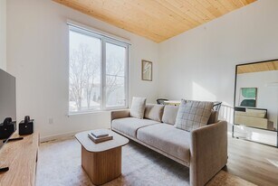 155 Broadway, Unit #1 in Somerville, MA - Building Photo