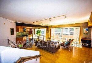 18 Lansing St in San Francisco, CA - Building Photo