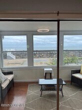 216 Ocean Ave in Sea Bright, NJ - Foto de edificio - Building Photo
