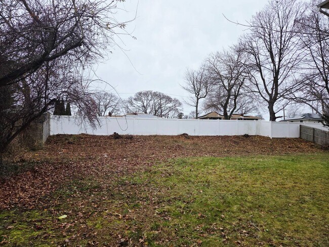 153 Washington St in East Islip, NY - Building Photo - Building Photo