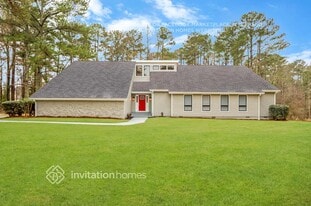 651 Wohelo Ct in Stone Mountain, GA - Building Photo