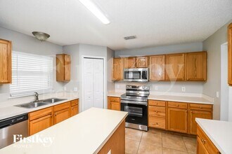 7094 Shady Pine Ct in Jacksonville, FL - Building Photo - Building Photo