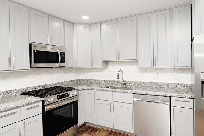 909 Ridge St-Unit -Ridge St 909 #B in Charlottesville, VA - Building Photo - Building Photo