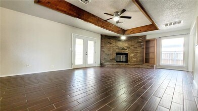 2201 Rushing Meadows in Edmond, OK - Foto de edificio - Building Photo