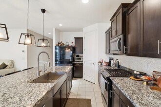 6737 W Vly Vw Dr in Phoenix, AZ - Building Photo - Building Photo