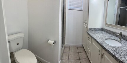 10218 Oak Point Dr in Houston, TX - Building Photo - Building Photo