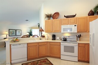 9321 Spring Run Blvd in Bonita Springs, FL - Foto de edificio - Building Photo