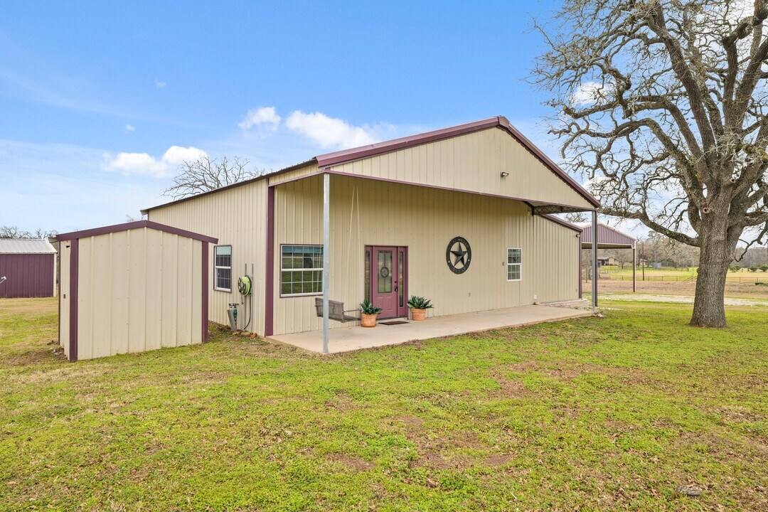 35408 FM 1488 in Hempstead, TX - Building Photo