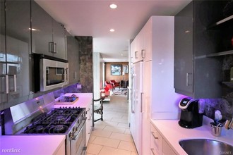 8401 Fountain Ave-Unit -Apt 8 in West Hollywood, CA - Building Photo - Building Photo