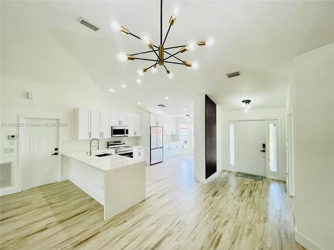 272 SW Oakridge Dr