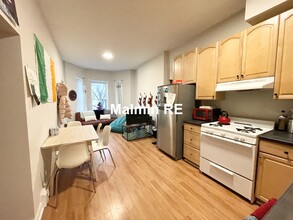 96 Hammond St, Unit 1 in Boston, MA - Foto de edificio - Building Photo