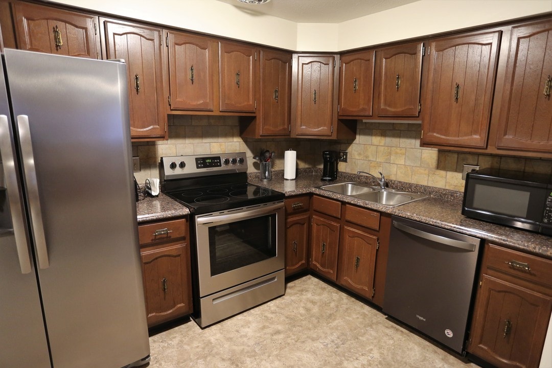 Carriage Hill Apartments: A 55 and Better Community in Canton, OH - Foto de edificio