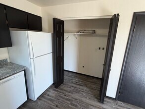 1514 W 4th Ave, Unit Unit A in Kennewick, WA - Foto de edificio - Building Photo