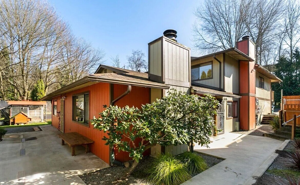 15422 40th Ave S-Unit -C in Tukwila, WA - Building Photo